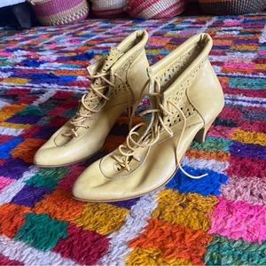 Vintage Leather Pointed Toe Kitten Heel Boots